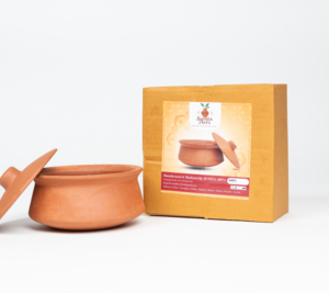 Clay Pot with Lid 1 Set Each